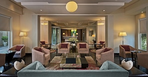 Minibar, in-room safe, desk, iron/ironing board - Fortune Park, Ahmedabad - Member ITC Hotels' Group (Ahmedabad)