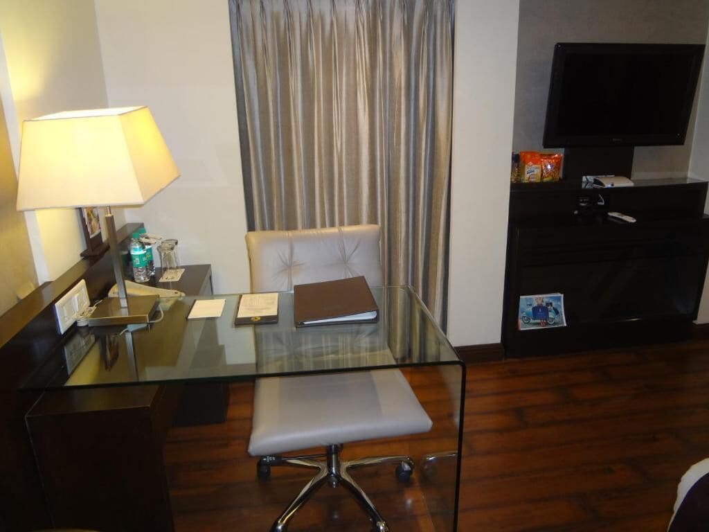 32-inch lcd tv with satellite channels, tv