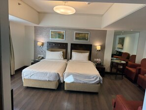 Premium Room, 1 Twin Bed | Minibar, in-room safe, desk, iron/ironing board
