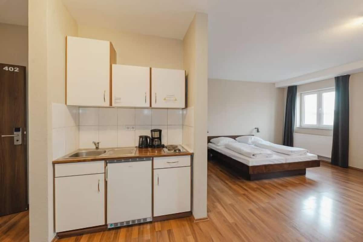 1 bedroom, pillow-top beds, in-room safe, soundproofing