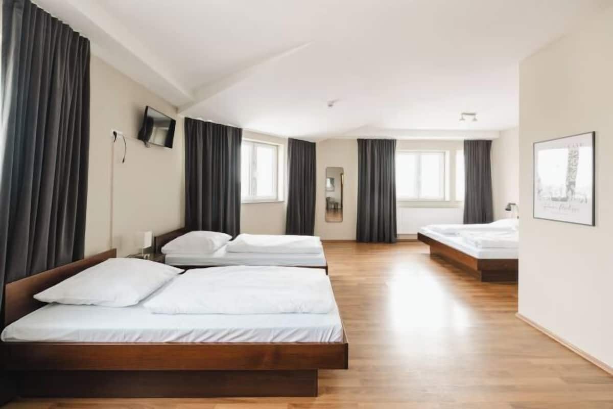1 bedroom, pillow-top beds, in-room safe, soundproofing