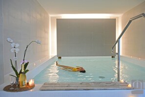 Couples treatment room(s), sauna, hot tub, steam room