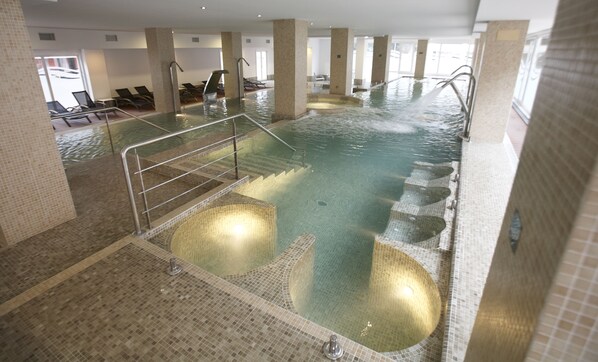 Espace de soins pour les couples, sauna, bain à remous, hammam, hammam