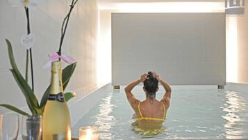 Couples treatment rooms, sauna, hot tub, steam room, Turkish bath
