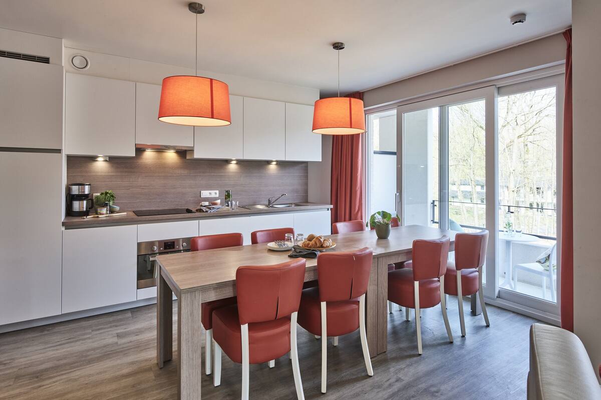 Family apartment - 10p | 2 Bedrooms - 2 sleeping corners with a triple bunk bed for children | infra | Cuisine privée | Cafetière/bouilloire, réfrigérateur, micro-ondes, bouilloire électrique