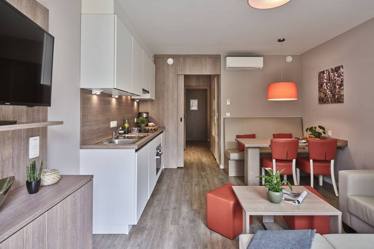 Comfort apartment - 4p | 2 bedrooms | Coin séjour | Télévision