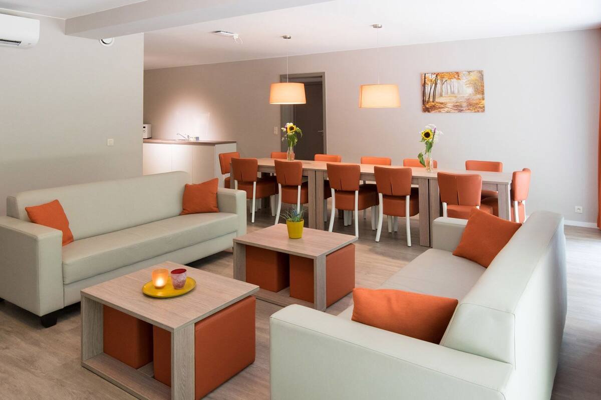 Family apartment - 11p | 2 Bedrooms - 2 sleeping corners with 2 triple bunk bed for children | infra | Cuisine privée | Cafetière/bouilloire, réfrigérateur, micro-ondes, bouilloire électrique