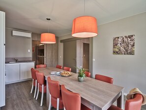 Family apartment - 10p | 2 Bedrooms - 2 sleeping corners with a triple bunk bed for children | infra | In-room dining