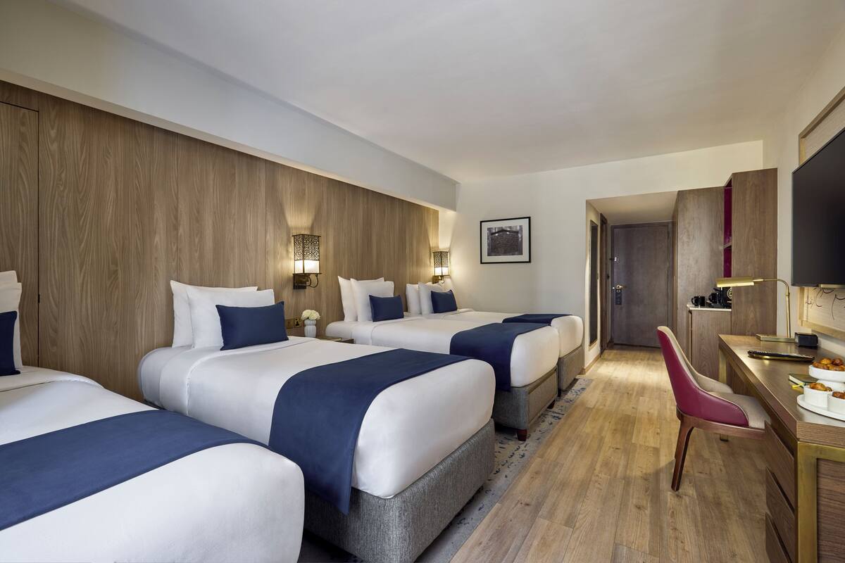 1 chambre, minibar, coffres-forts dans les chambres, bureau