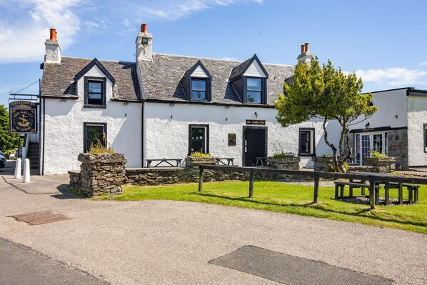 Front of property - The Galley of Lorne Inn (Lochgilphead)