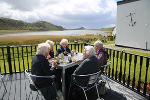 Breakfast, lunch, dinner served; ocean views - The Galley of Lorne Inn (Lochgilphead)