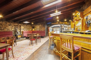 Bar (on property) - The Galley of Lorne Inn (Lochgilphead)