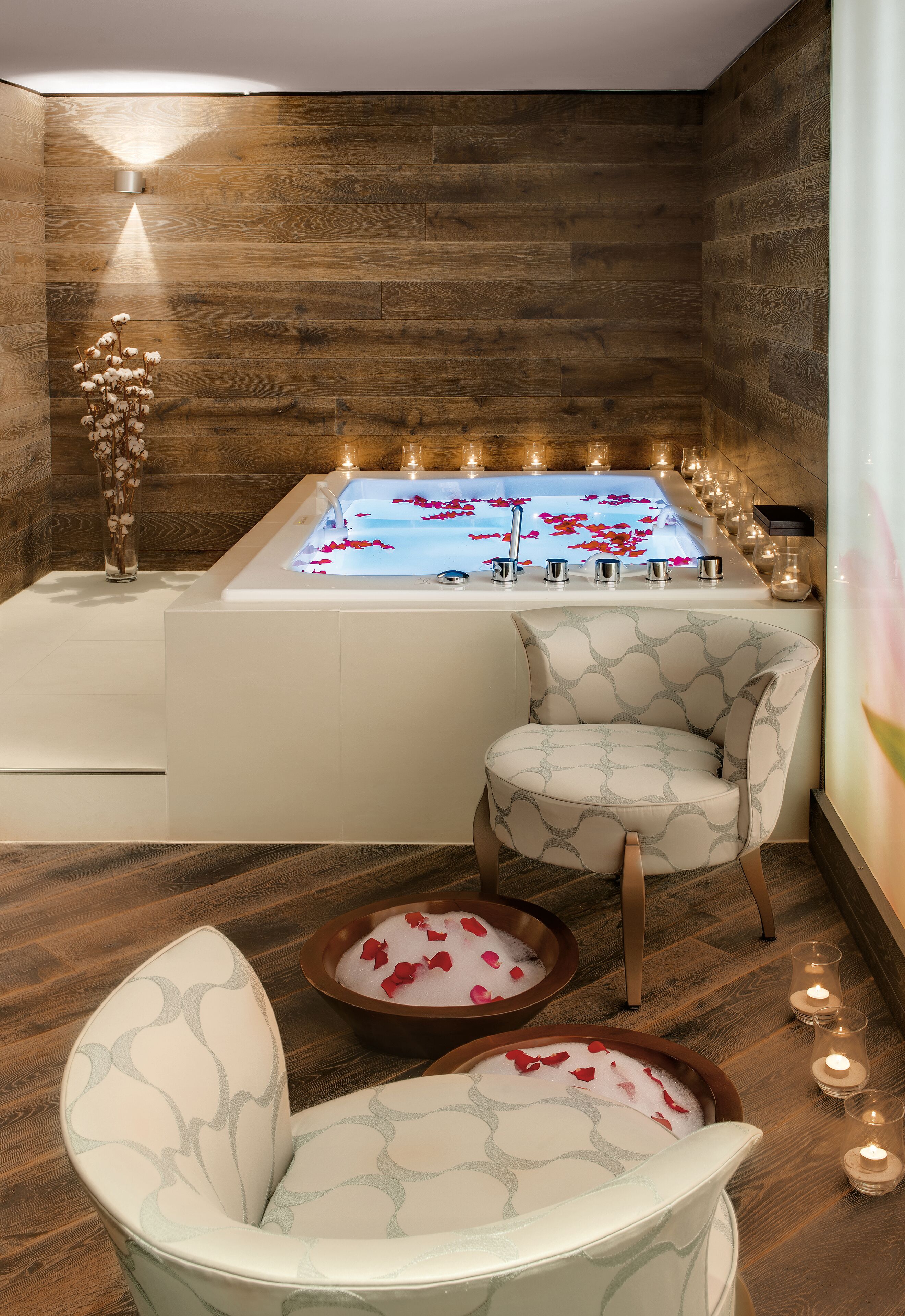 Couples treatment rooms, sauna, hot tub, steam room, Turkish bath