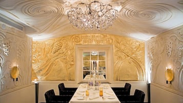 3 restaurants, breakfast, lunch served; local and international cuisine