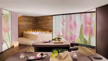 Couples treatment room(s), sauna, hot tub, steam room