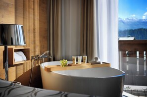 Hypo-allergenic bedding, down duvets, minibar, in-room safe - Giardino Mountain (Silvaplana)