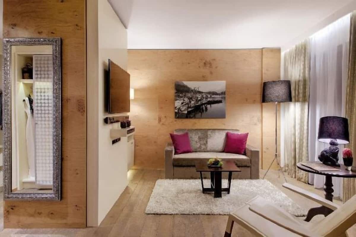 Area soggiorno | TV a schermo piatto 32 pollici con canali satellitari, TV, lettore DVD