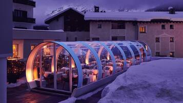 3 restaurants, breakfast, lunch served; local and international cuisine