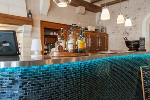 Bar (on property) - Boutique Hotel & Restaurant, Le XII - Douze de Luynes (Luynes)