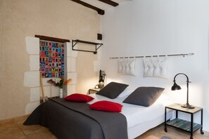 高級寝具、客室ごとに異なる装飾、客室ごとに異なるインテリア、アイロン / アイロン台