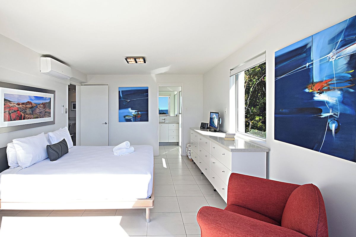 Apartemen, 3 kamar tidur | 2 kamar tidur, meja kerja, kedap suara, dan setrika/meja setrika