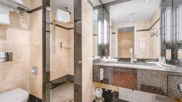 Rainfall showerhead, free toiletries, hair dryer, towels