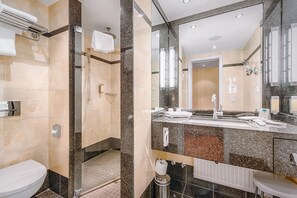 Rainfall showerhead, free toiletries, hair dryer, towels