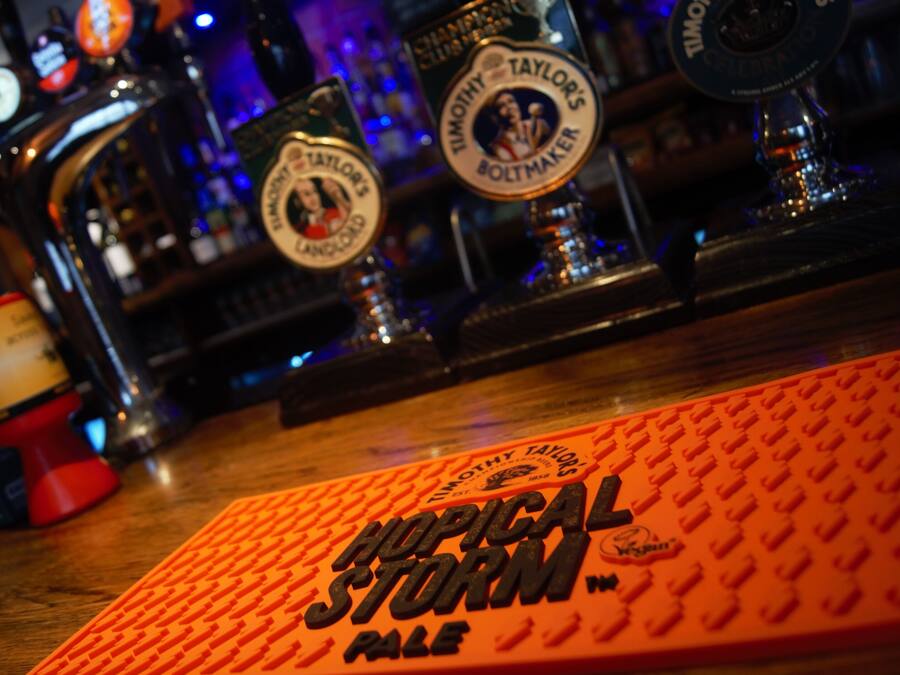 Bar (trong khuôn viên)