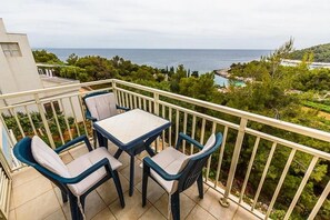 Premium bedding, down duvets, individually decorated, desk - Villa Tudor (Hvar)