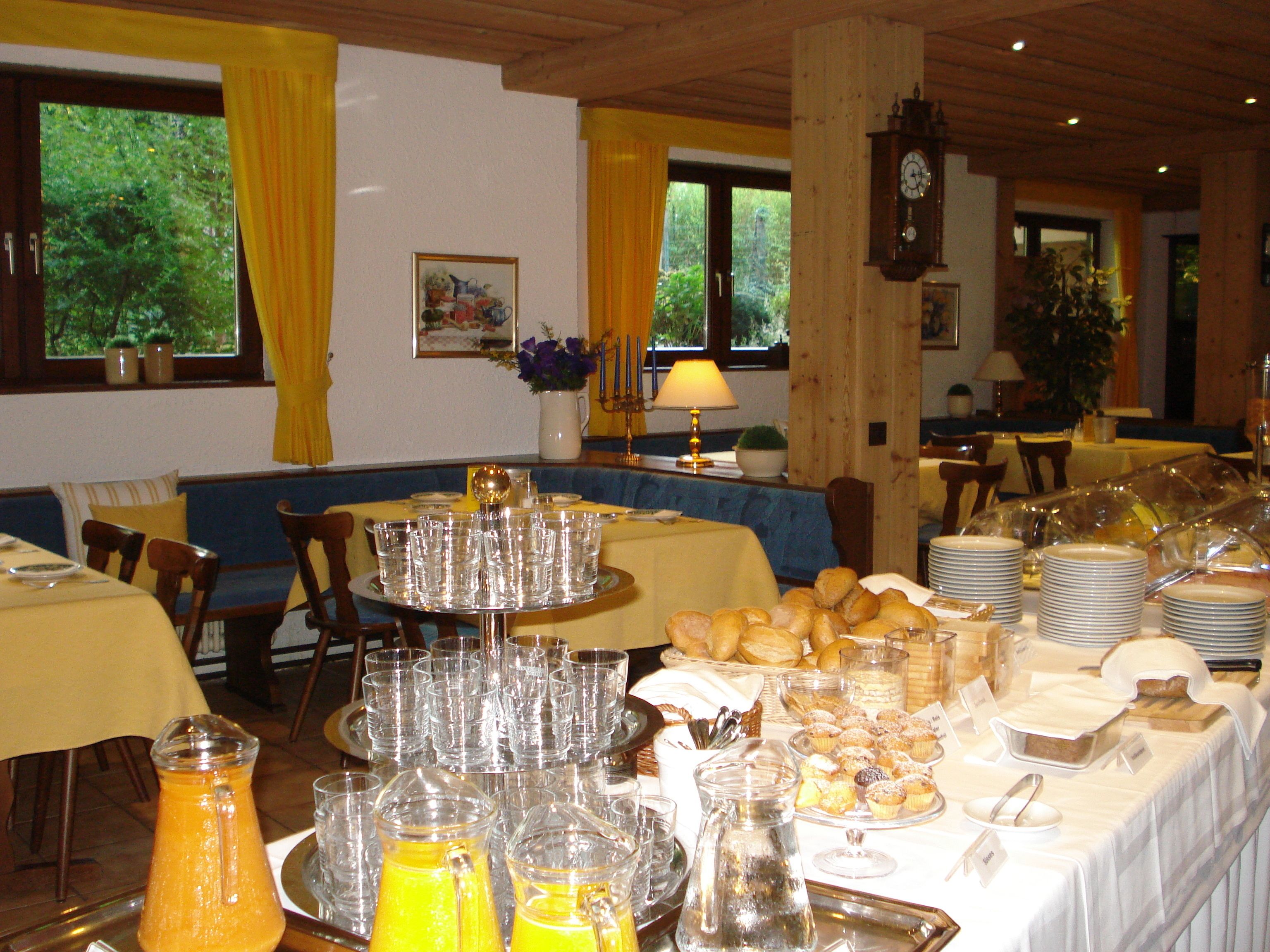 含每日吃到飽早餐