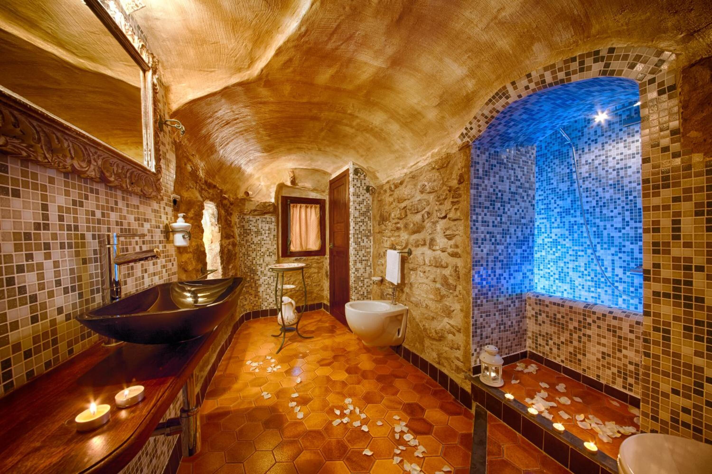 minibar, individually decorated, individually furnished, bed sheets