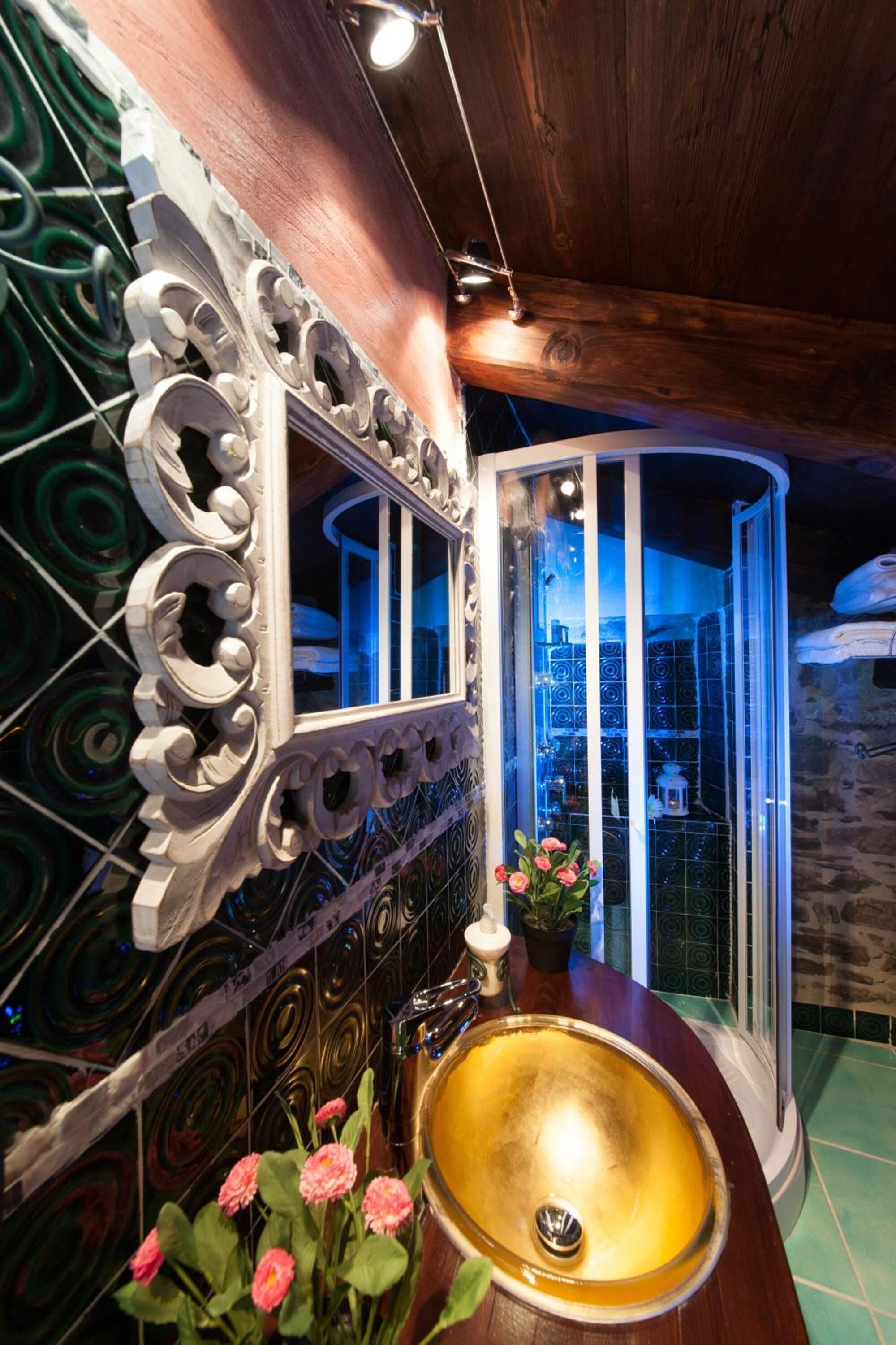 superior double room | bathroom | hydromassage showerhead, hair dryer, towels, soap