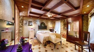 Suite for 2 people | Minibar, individually decorated, individually furnished, bed sheets