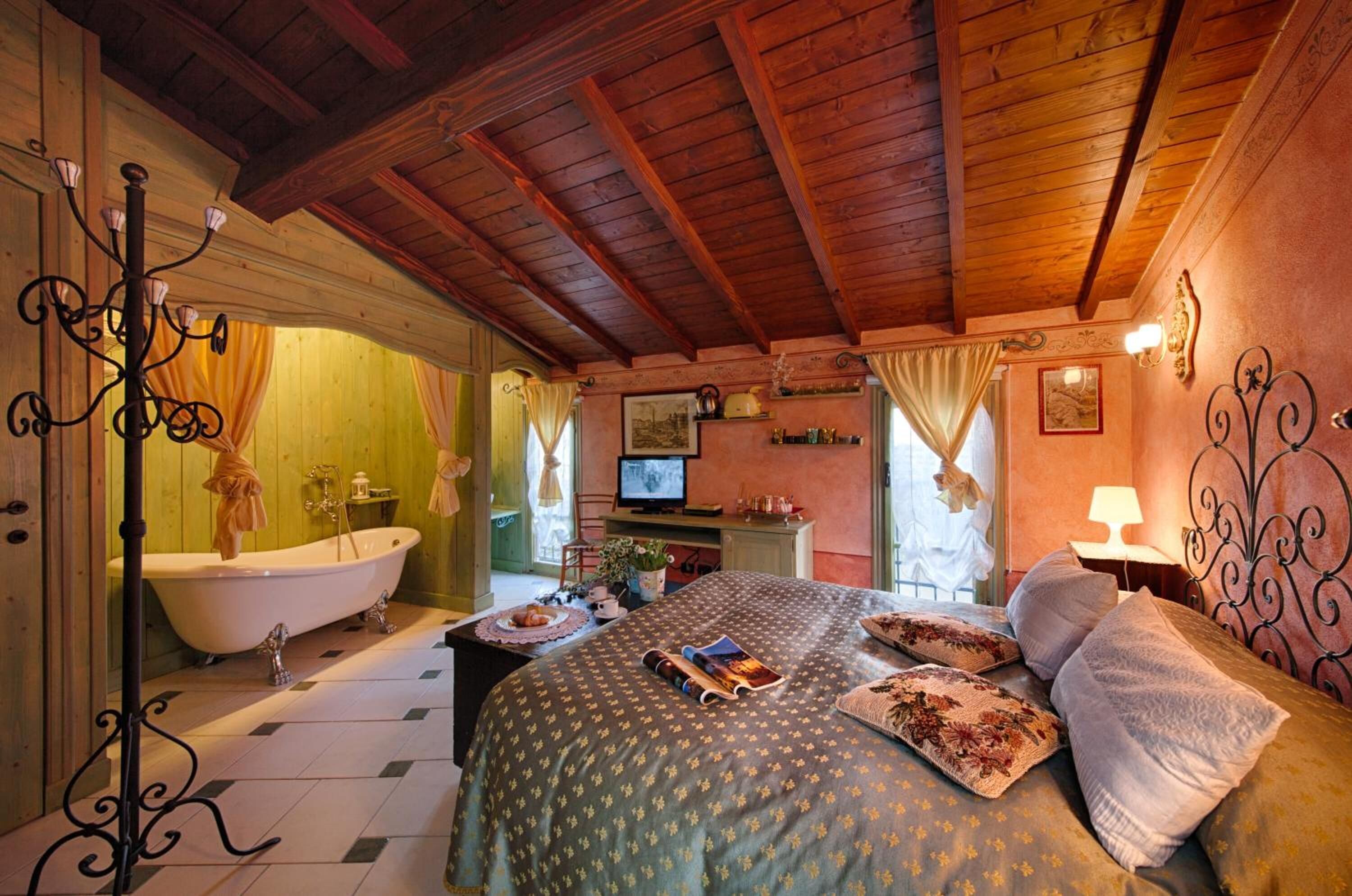 room | minibar, individually decorated, individually furnished, bed sheets