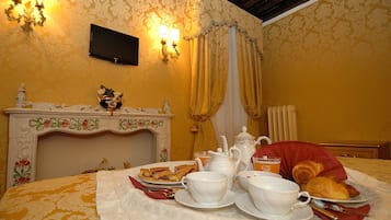 Superior Double or Twin Room | Room service – dining
