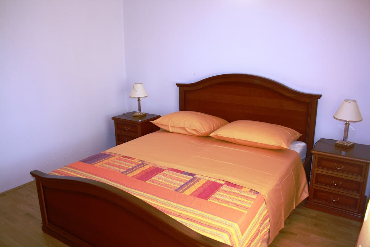 double room | minibar, in-room safe, desk, soundproofing