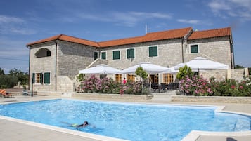 2 piscinas al aire libre