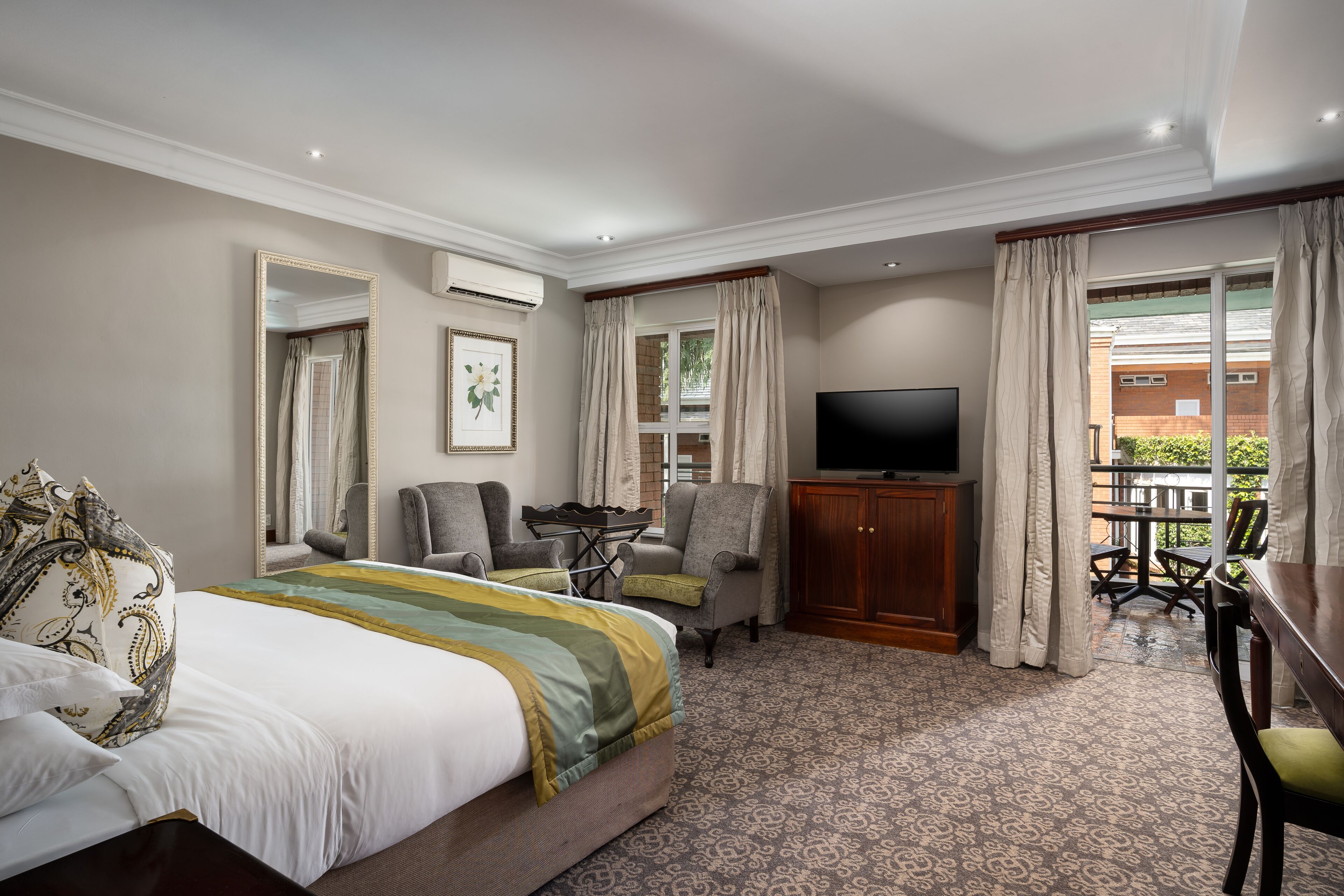 deluxe room, 1 king bed | egyptian cotton sheets, premium bedding, down duvets, tempur-pedic beds
