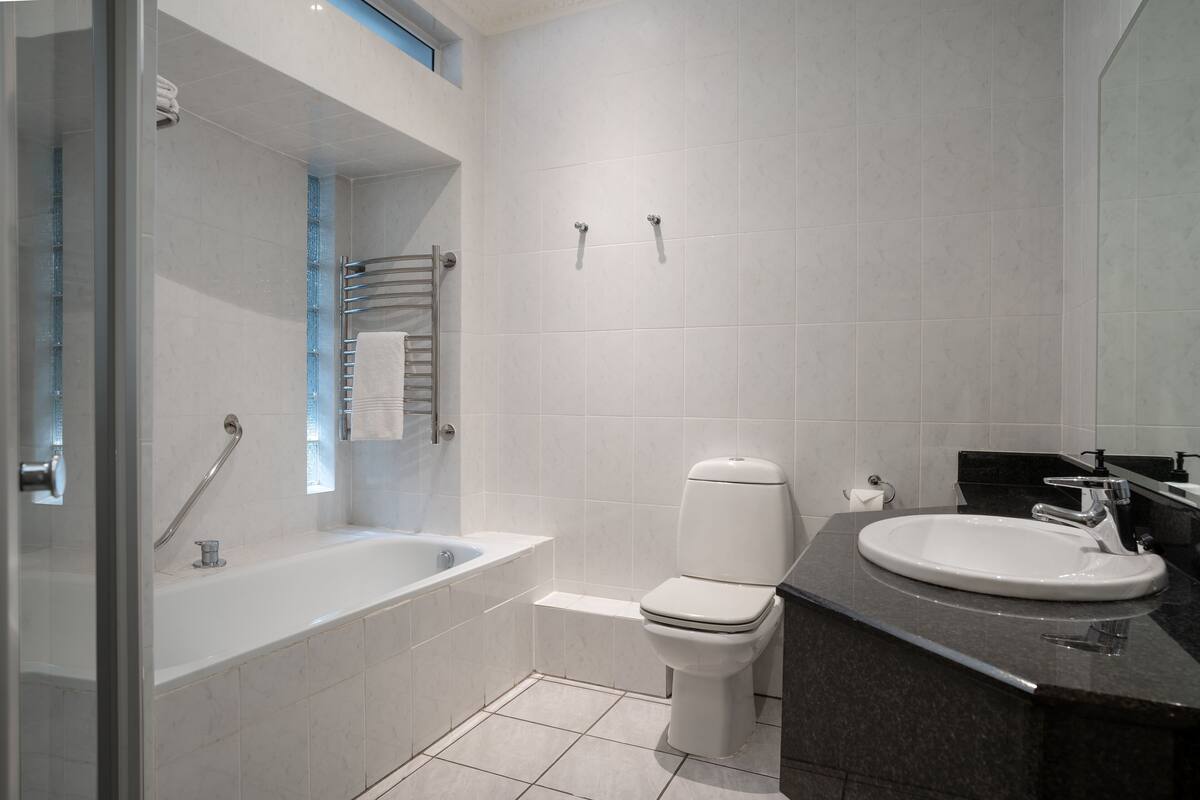 deluxe room, 1 king bed | bathroom | shower, free toiletries, hair dryer, towels