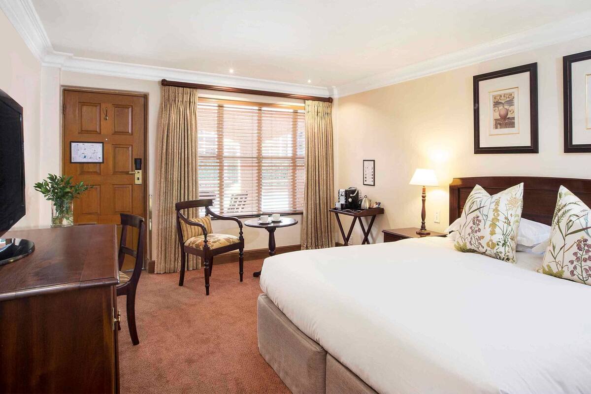 Egyptian cotton sheets, premium bedding, down comforters