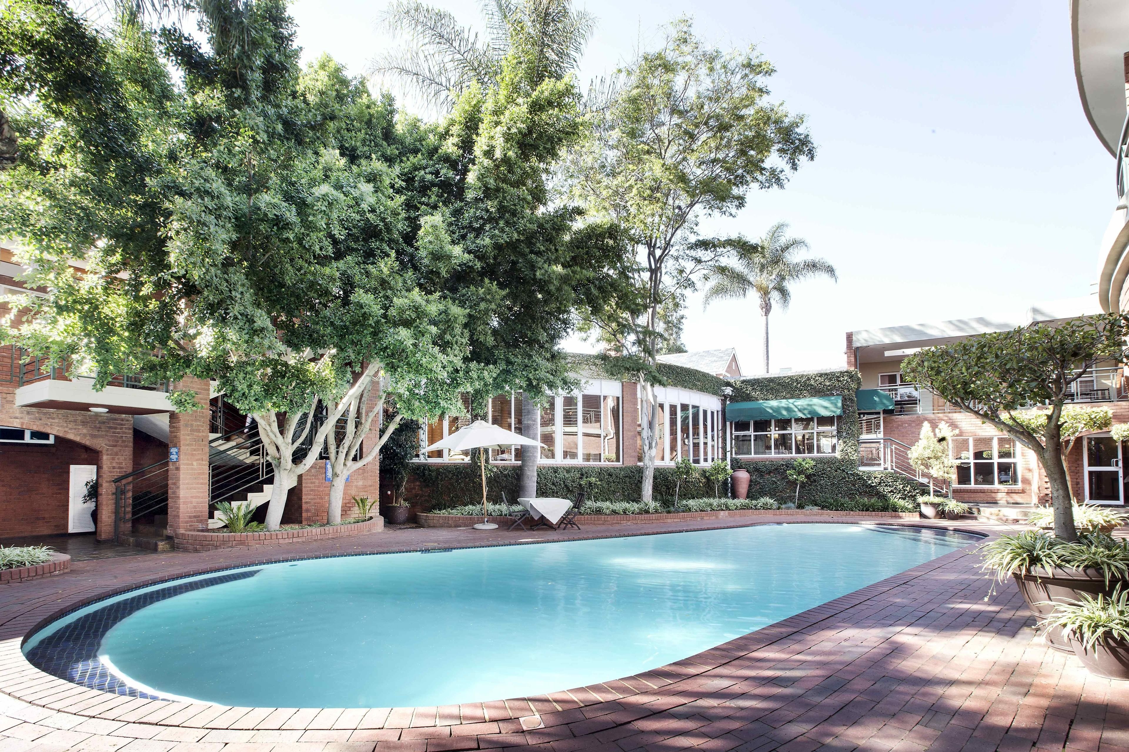 Außenpool, Sonnenschirme