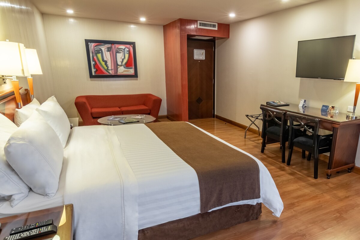 Luxe beddengoed, donsdekens, een minibar, een kluis op de kamer