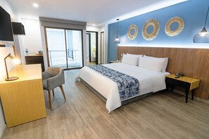 Habitación individual estándar, 1 cama de matrimonio grande | Ropa de cama de alta calidad, edredones de plumas, minibar y caja fuerte