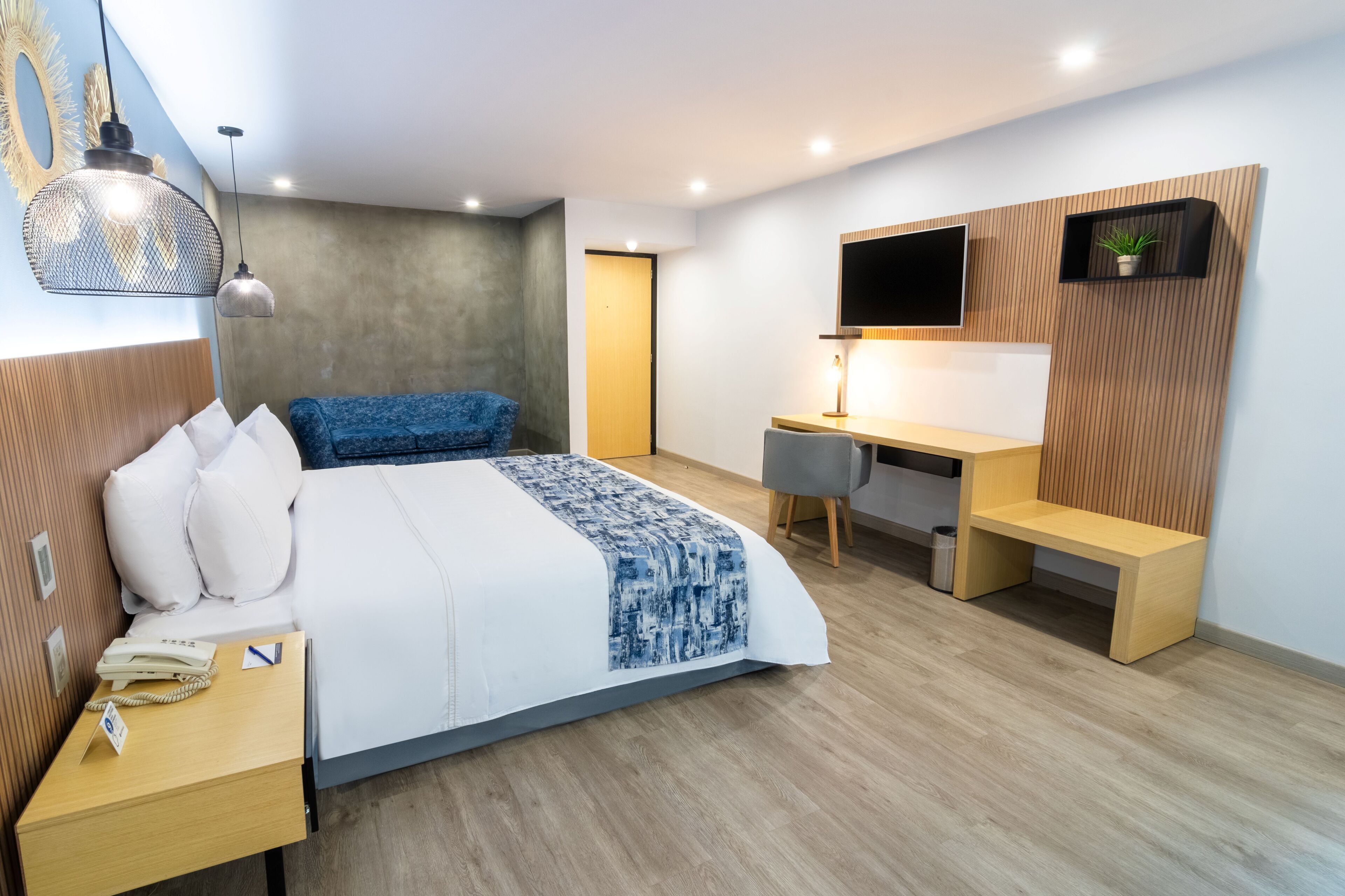 standard room | premium bedding, down duvets, minibar, in-room safe