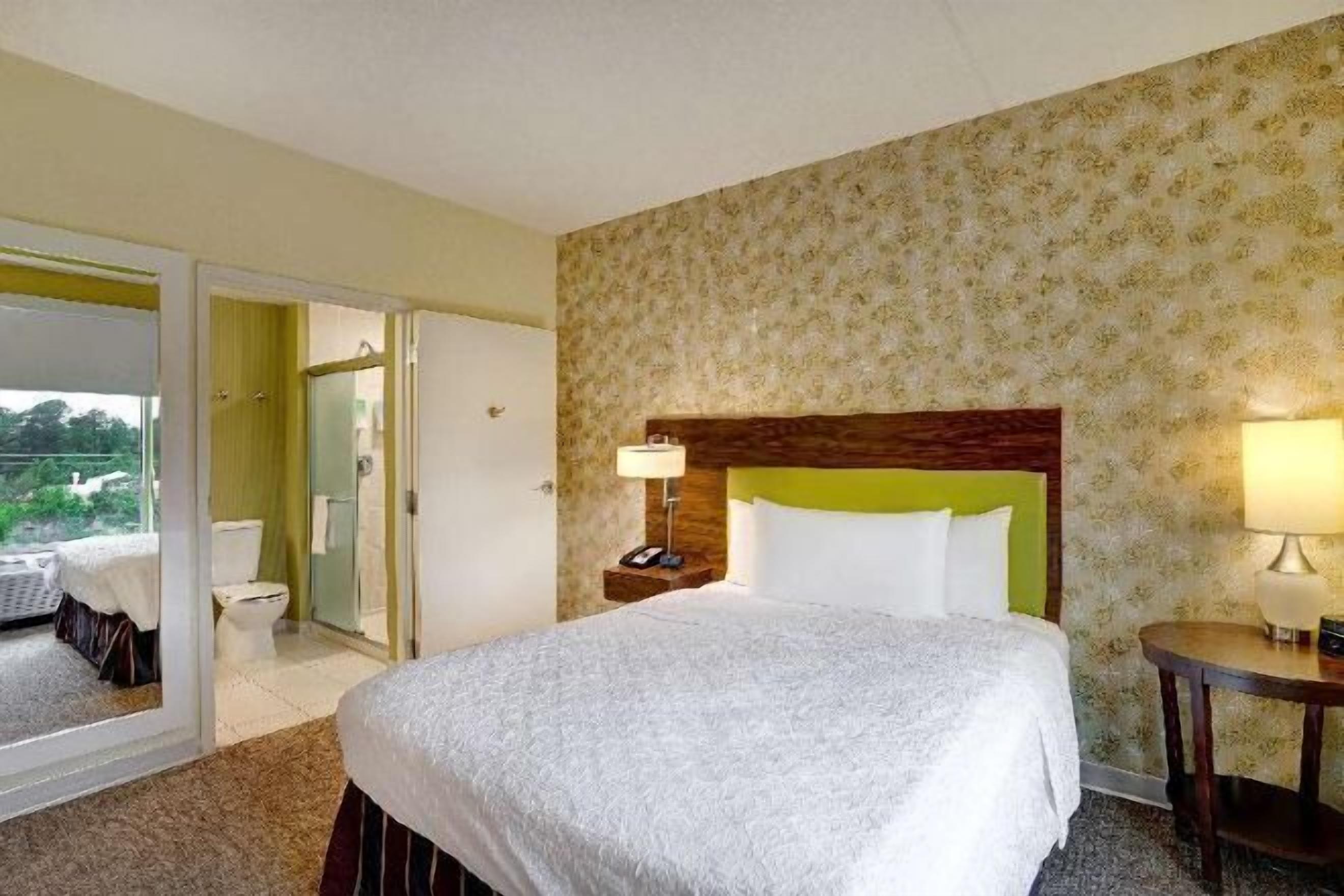 Individueel gedecoreerd, individueel gemeubileerd, een bureau