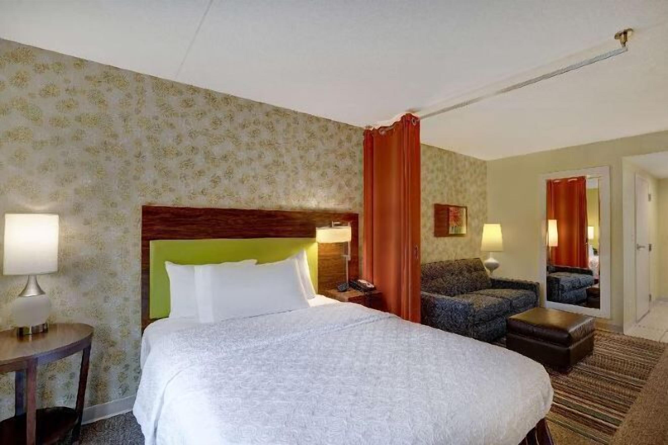 Individueel gedecoreerd, individueel gemeubileerd, een bureau