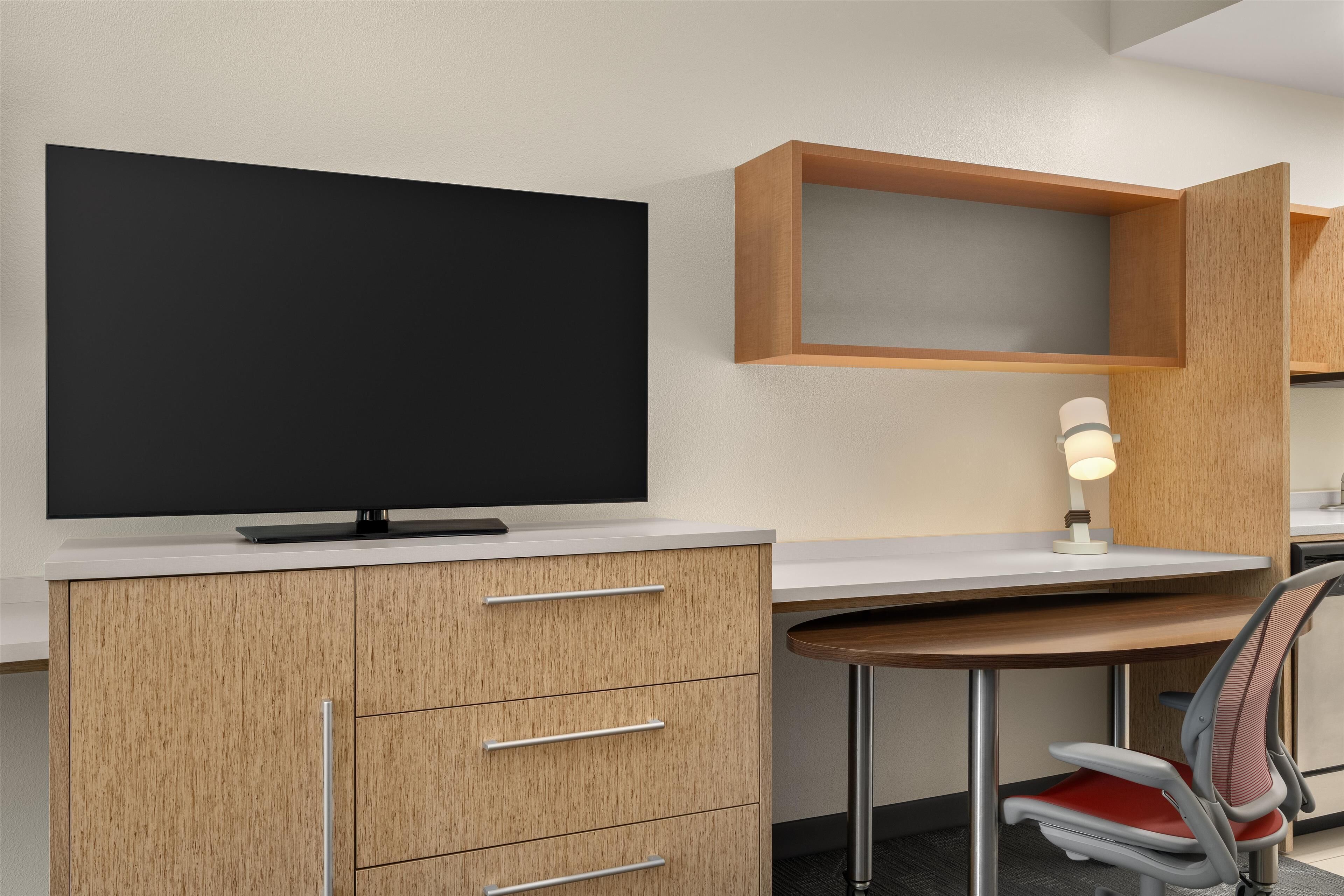 1 bedroom, individually decorated, individually furnished, desk