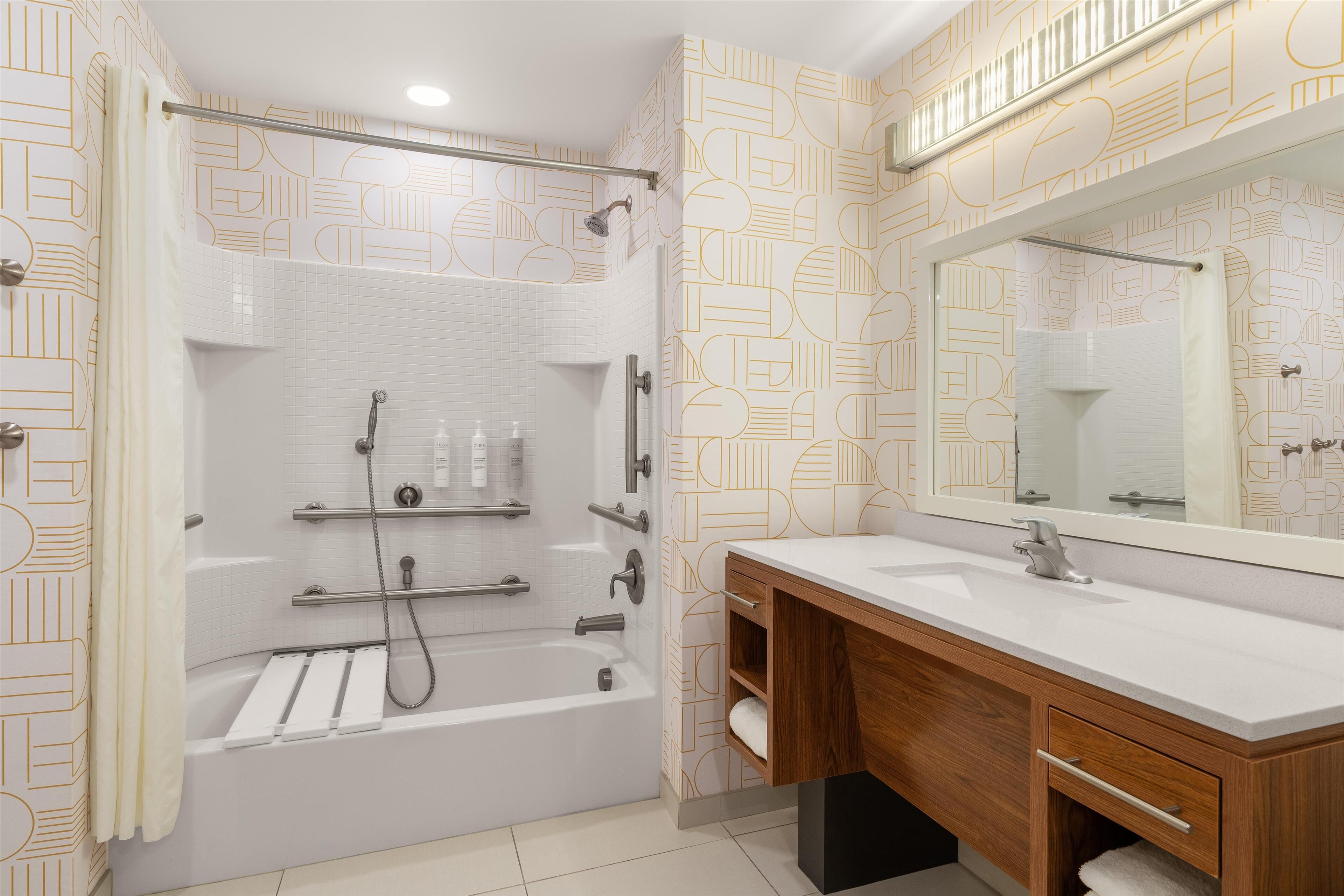 suite, accessible, non smoking | bathroom | eco-friendly toiletries, hair dryer, towels
