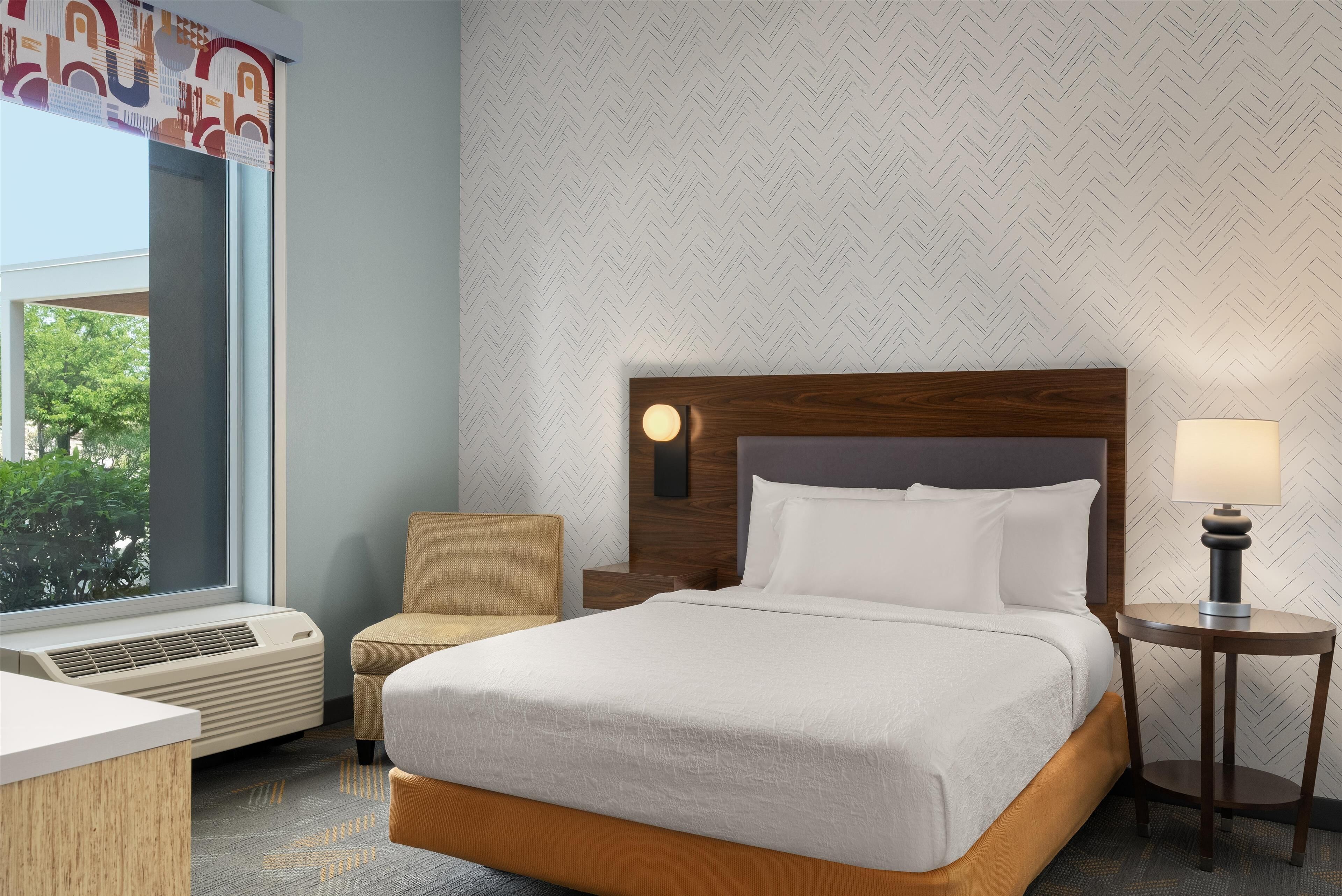 1 bedroom, individually decorated, individually furnished, desk