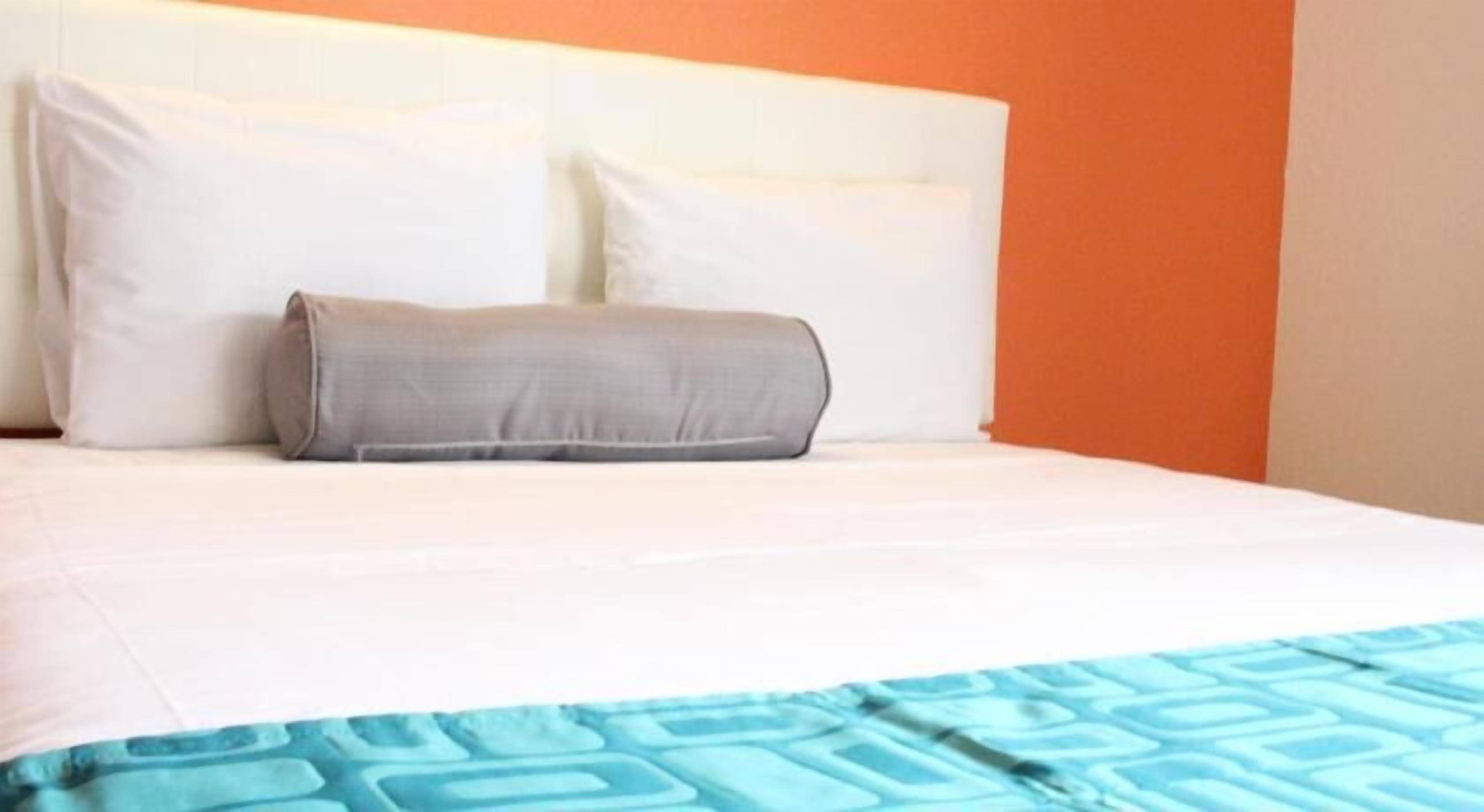 Desk, free WiFi, bed sheets